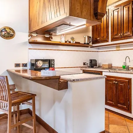 Apartment Lusso In Centro - Parking, 9 Persone, 200mq, 3 Bagni Modena